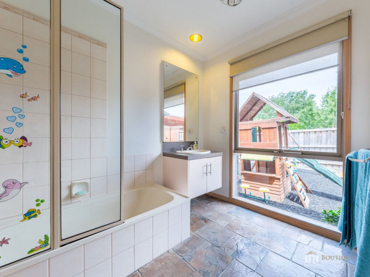 4 GAREM GAM WYND, Narre Warren South