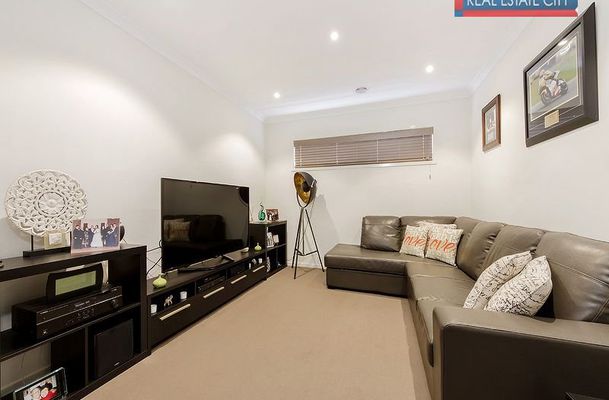 39 Perugia Avenue, Greenvale