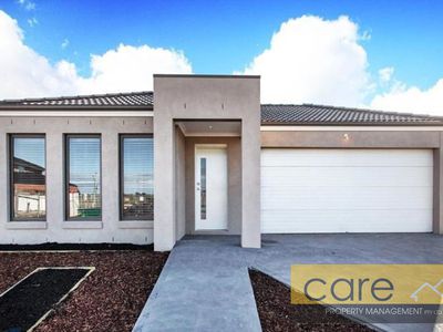 5 Waltzing Drive, Lynbrook