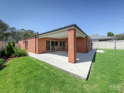 14 BURTON CRESCENT, Wodonga