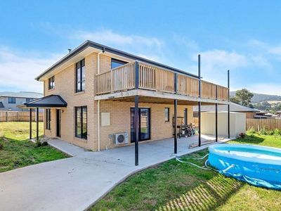 8 Sunsail Street, Snug