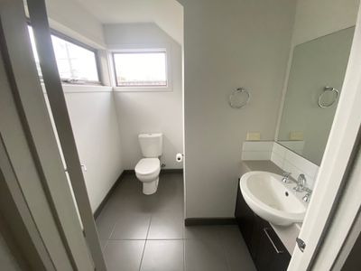 2 / 10 August Street, Werribee