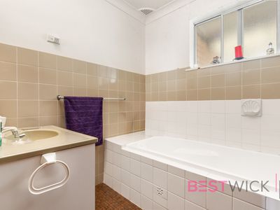 16 Casey Circuit, West Bathurst