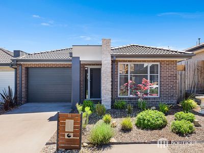 16 Botany Drive, Carrum Downs