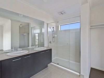 127 Bondi Parade, Point Cook