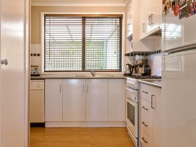 1 / 32 Valley View Drive, West Albury