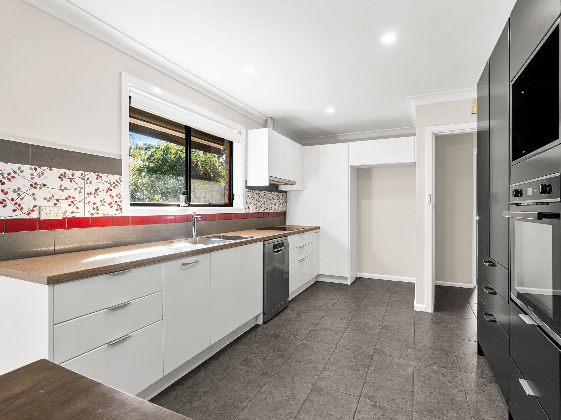 31 Brinawarr Street, Bomaderry
