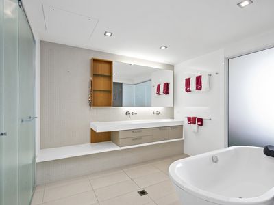 31306 / 2 Ephraim Island Bridge, Paradise Point