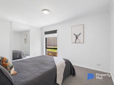 6 Peppertree Grove, Strathdale