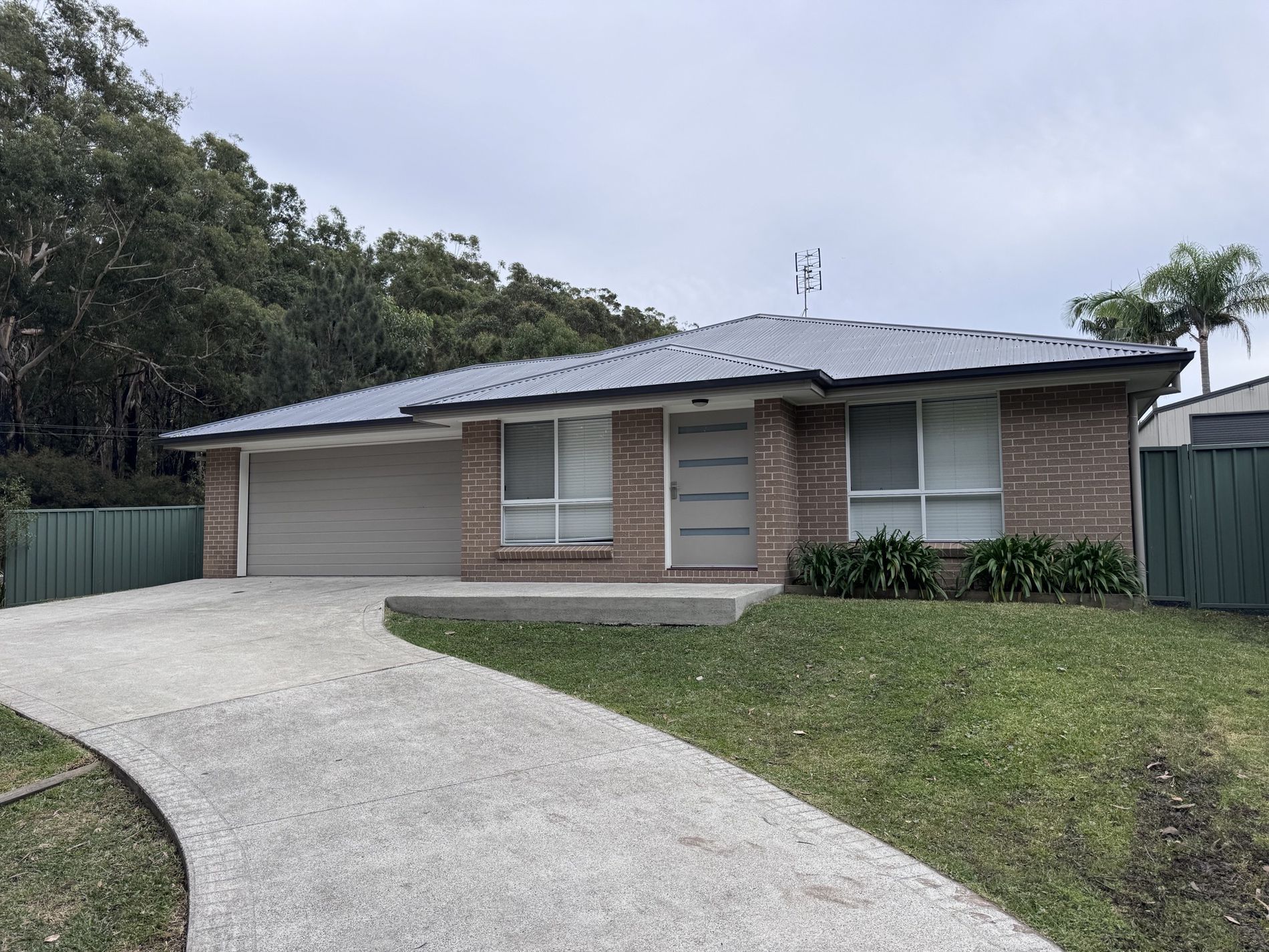 1 The Bounty, Manyana