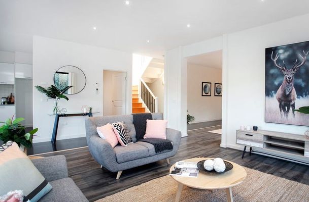 2 / 8 Gretna Court, Greenvale