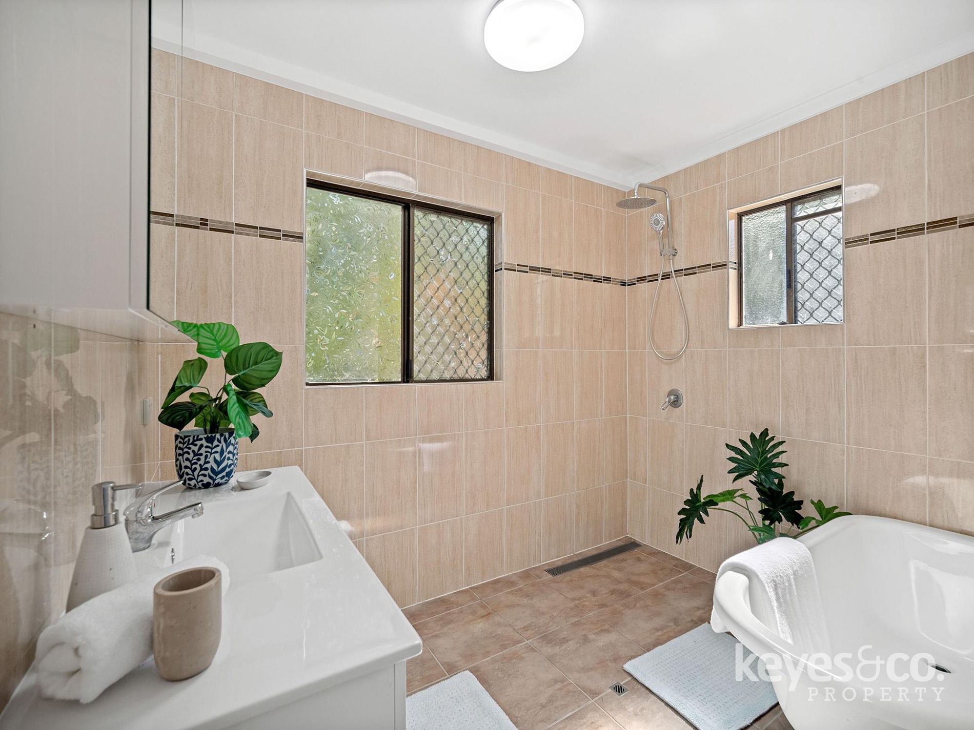 24 Alligator Creek Road, Alligator Creek