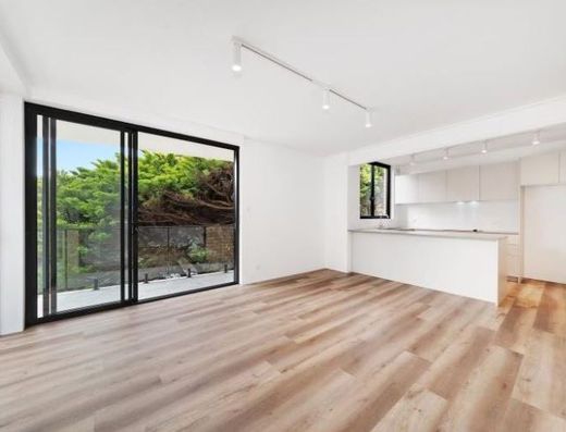 2 Bedroom Apartment With Lock-Up Garage in Bondi Beach