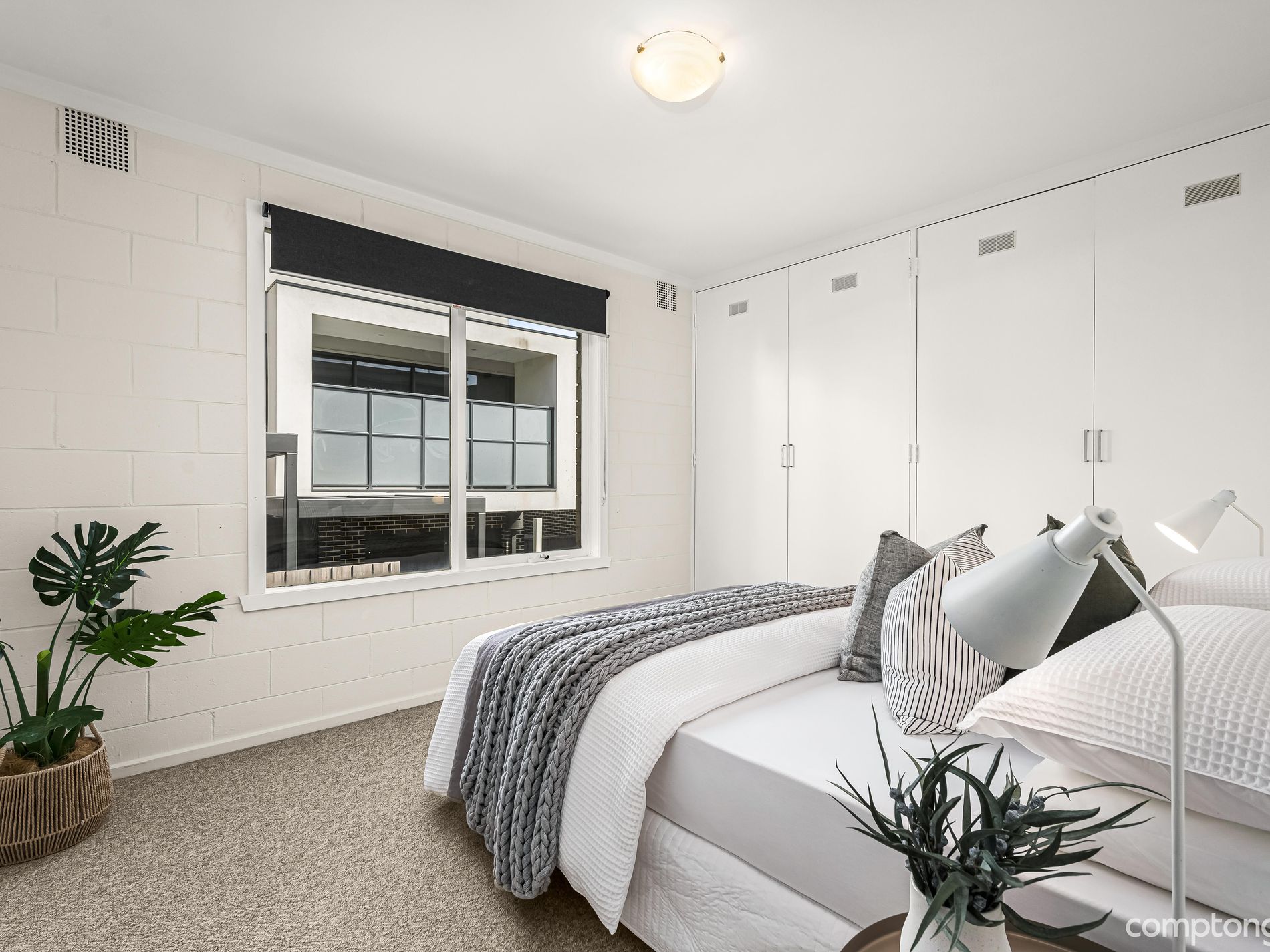 2 / 7 Flower Street, Essendon