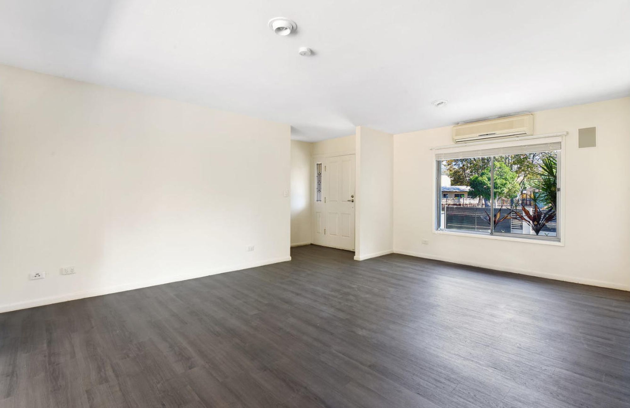 50 Via Roma, Surfers Paradise