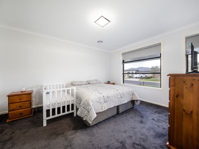 17 Pepita Crescent, Manor Lakes