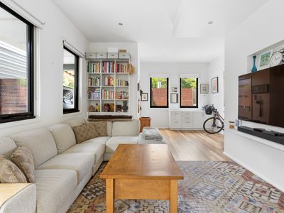2 / 14A Pole Street, Seddon