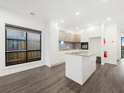 79 Plane Avenue, Mambourin
