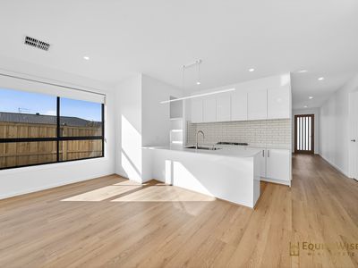16 Swansea Road, Manor Lakes