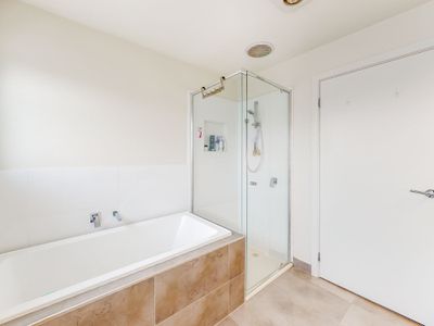 2 / 100 Kororoit Creek Road, Williamstown