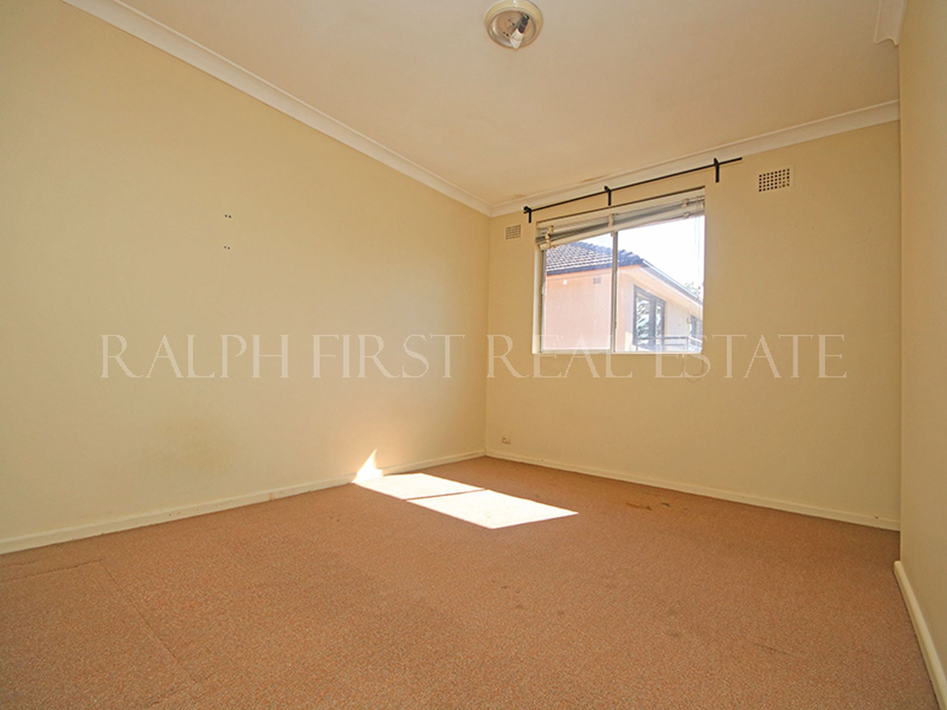 8 / 16 Renown Avenue, Wiley Park