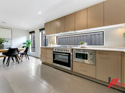 12 Bindarri Road, Manor Lakes