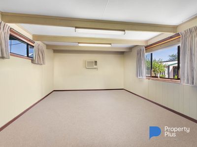 50 Armstrong Street, Charlton