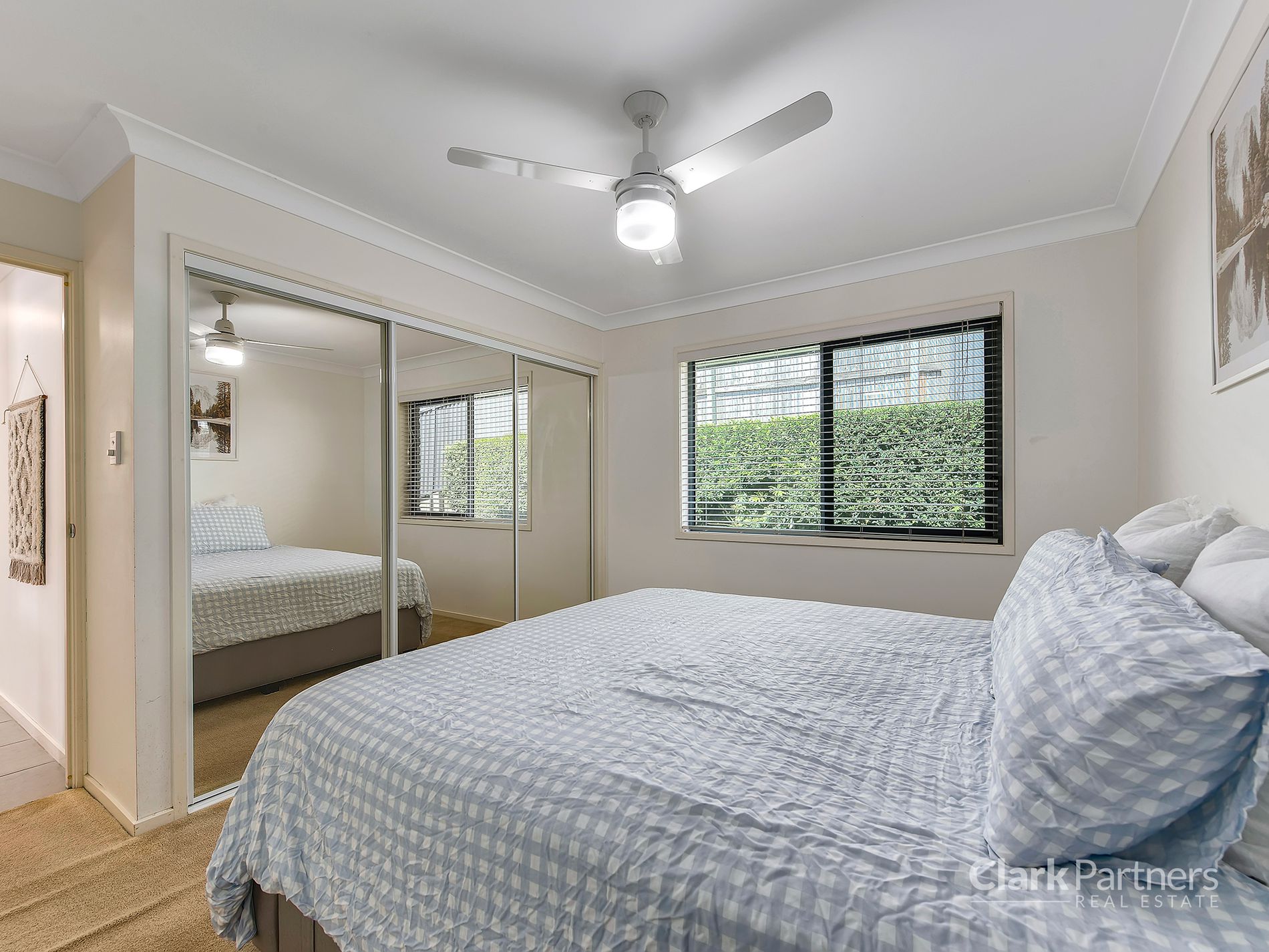 5 Curlew Court, Warner