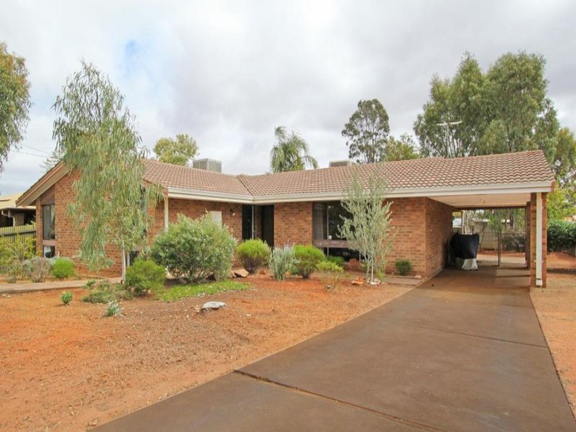 10 Eureka Street, Hannans