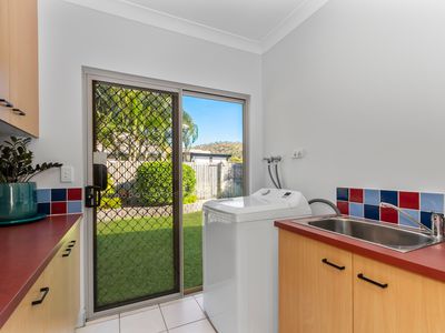8 Crestbrook Drive, Mount Louisa