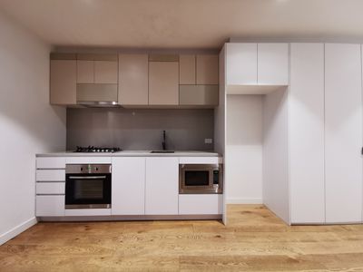 2007 / 38 Rose Ln, Melbourne