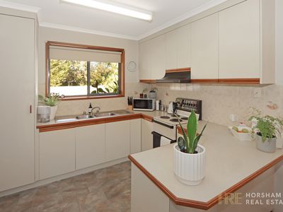 2 / 5 Penny Avenue, Horsham