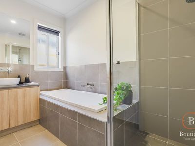 37 Parrot Drive, Weir Views