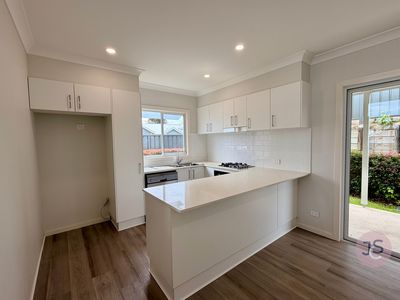 22 WATTLEBIRD CRESCENT, Elermore Vale