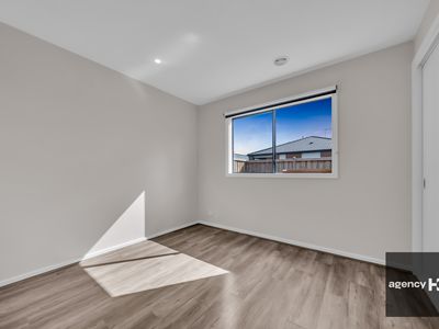 28 Art Deco Drive, Deanside