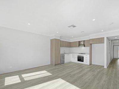 6 BRUSHTON STREET, Manor Lakes