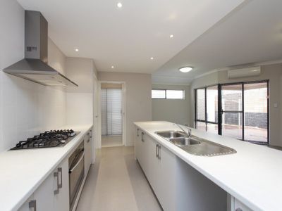 2 / 58 Central Avenue, Ascot
