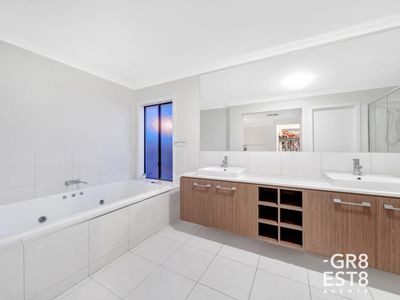 16 Atlas Drive, Cranbourne West