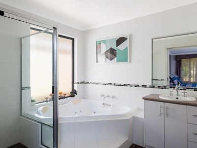 16 Vitali Crescent, Somerville