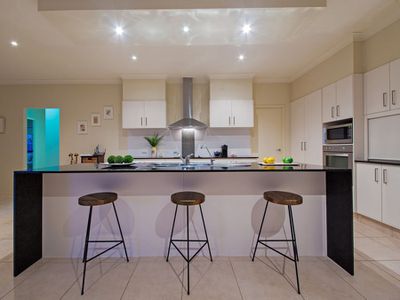 2 Lachlan Drive, Wakerley