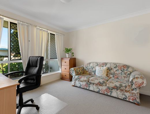 Great family home in an ideal location ***** UNFURNISHED ***** image 11