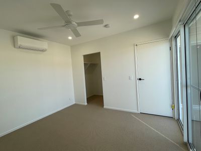 12 Birksgate Crescent, Banya