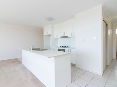 8 / 88 Henderson Road, Queanbeyan