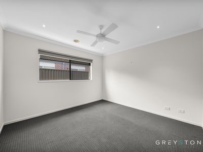 12 Patera Grove, Fraser Rise