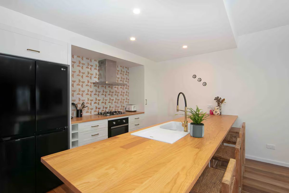 2 / 2 Bay Street, Angourie