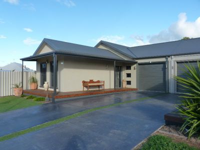 1 / 13 Deakin Court, Horsham