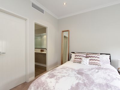 6 Barrow Crescent, North Coogee