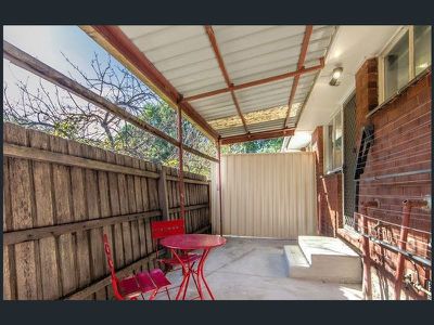 3 / 4 Smart Street , Sunshine West