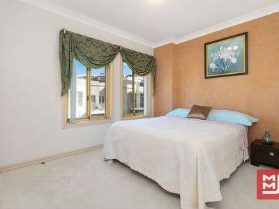 24 / 2-8 Harbour Street, Wollongong