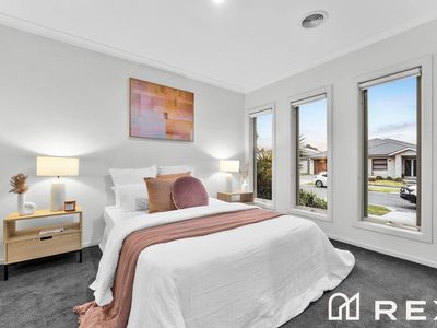 10 Brolin Terrace, Cranbourne North